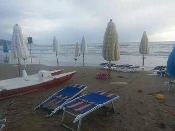 Emergenza maltempo anche per gli stabilimenti balneari Emergenza maltempo anche per gli stabilimenti balneari