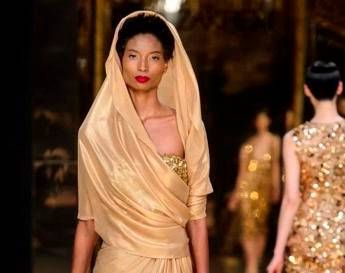 Moda, da Rani Zakhem omaggio a una donna vulcanica Moda, da Rani Zakhem omaggio a una donna vulcanica