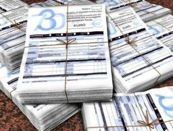 Cresce il reddito dichiarato ma calano le persone che presentano la denuncia Cresce il reddito dichiarato ma calano le persone che presentano la denuncia