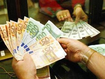 Crac banche, governo stanzia 100 milioni per risparmiatori Crac banche, governo stanzia 100 milioni per risparmiatori