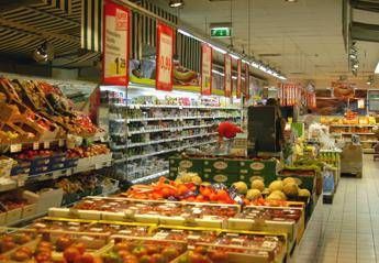 Istat, a marzo vendite dettaglio ferme su mese, -1,4% su anno Istat, a marzo vendite dettaglio ferme su mese, -1,4% su anno