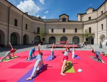 Con Yoga Mountain Festival Valle d'Aosta punta su turismo del benessere Con Yoga Mountain Festival Valle d'Aosta punta su turismo del benessere