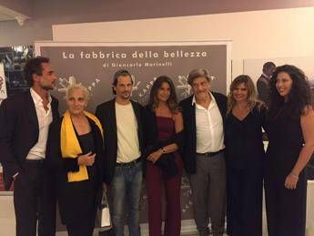 Acca Kappa, al Festival di Venezia con cortometraggio 'La fabbrica della bellezza' Acca Kappa, al Festival di Venezia con cortometraggio 'La fabbrica della bellezza'