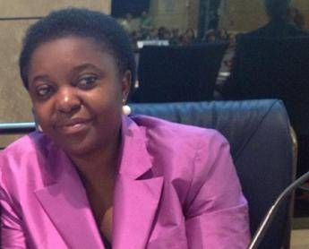 Kyenge a Calderoli: Vada in pellegrinaggio nei luoghi della macumba, magari torna cambiato Kyenge a Calderoli: Vada in pellegrinaggio nei luoghi della macumba, magari torna cambiato