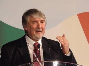 Poletti: Professioni vanno sostenute, aiutare ingresso giovani Poletti: Professioni vanno sostenute, aiutare ingresso giovani