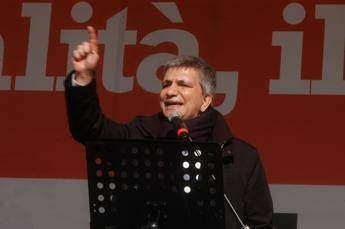 Decreto Irpef è legge. Anche Vendola dice sì ma è scontro in Sel Decreto Irpef è legge. Anche Vendola dice sì ma è scontro in Sel