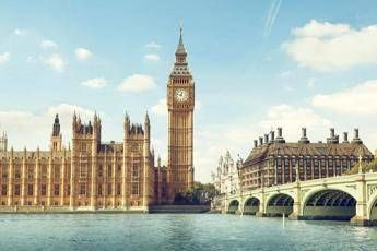'Benvenuti in Inghilterra', istruzioni per l'uso ai tempi della Brexit 'Benvenuti in Inghilterra', istruzioni per l'uso ai tempi della Brexit