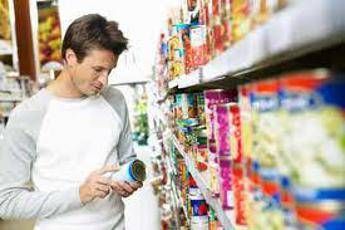 Confcommercio: ad agosto indicatore consumi +0,8% annuo ma quadro resta fragile Confcommercio: ad agosto indicatore consumi +0,8% annuo ma quadro resta fragile