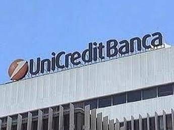 Unicredit taglia 18.200 dipendenti in Europa entro il 2018, in Italia 6.900 posti in meno /Video Unicredit taglia 18.200 dipendenti in Europa entro il 2018, in Italia 6.900 posti in meno /Video