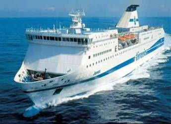 Nuovi piumini per quattro stagioni sulle navi Tirrenia Nuovi piumini per quattro stagioni sulle navi Tirrenia