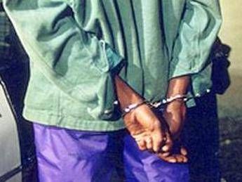 Roma, sorpreso con oltre due chili di marijuana nello zaino: arrestato Roma, sorpreso con oltre due chili di marijuana nello zaino: arrestato