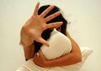 Picchiava la figlia e la teneva segregata in casa, arrestata nel vibonese Picchiava la figlia e la teneva segregata in casa, arrestata nel vibonese
