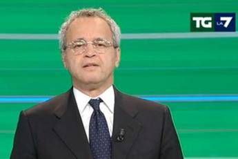 Mentana spietato su Renzi: Se mia nonna avesse le ruote... /Video Mentana spietato su Renzi: Se mia nonna avesse le ruote... /Video