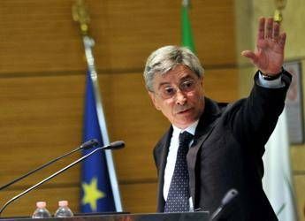 Emilia Romagna, per Errani applauso e standing ovation in assemblea legislativa Emilia Romagna, per Errani applauso e standing ovation in assemblea legislativa