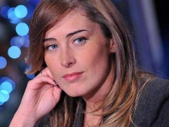 Buffon-D'Amico cover dell'estate ma sorvegliata speciale dai paparazzi è la ministra Boschi Buffon-D'Amico cover dell'estate ma sorvegliata speciale dai paparazzi è la ministra Boschi