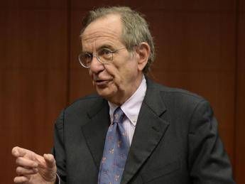 Banche, Padoan: Non c'è manovra speculativa, percezione inesatta di debolezze Banche, Padoan: Non c'è manovra speculativa, percezione inesatta di debolezze