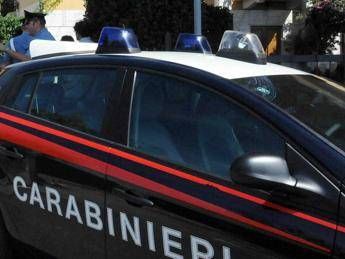 Ancona, accoltella a morte la figlia di 18 mesi davanti alla madre e ai nonni Ancona, accoltella a morte la figlia di 18 mesi davanti alla madre e ai nonni