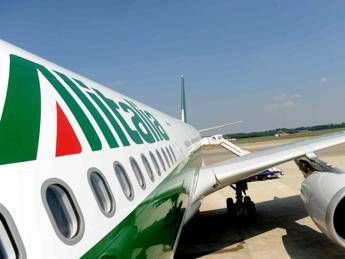 Alitalia-Etihad, scattano i tagli: dal 26 in mobilità 600 lavoratori Alitalia-Etihad, scattano i tagli: dal 26 in mobilità 600 lavoratori