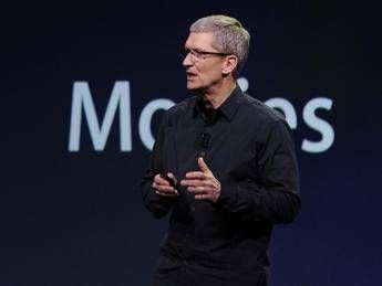 Apple, Cook annuncia: donerò tutti i miei averi in beneficenza Apple, Cook annuncia: donerò tutti i miei averi in beneficenza