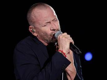 Biagio Antonacci colleziona sold out e aggiunge altre date Biagio Antonacci colleziona sold out e aggiunge altre date