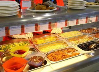 Due milioni di poveri sfamati con i 'rifiuti'. Il Banco Alimentare salva ogni anno dal bidone 62mila tonnellate di cibo Due milioni di poveri sfamati con i 'rifiuti'. Il Banco Alimentare salva ogni anno dal bidone 62mila tonnellate di cibo