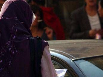 Comportamenti troppo occidentali, 15enne marocchina massacrata di botte dai familiari a Forlì Comportamenti troppo occidentali, 15enne marocchina massacrata di botte dai familiari a Forlì