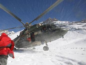 Monte Bianco, valanga travolge e uccide due alpinisti Monte Bianco, valanga travolge e uccide due alpinisti