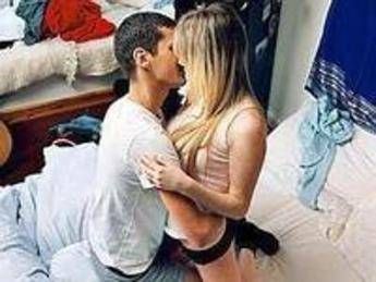 Sesso in un click. Giovanissimi stregati da chat e siti porno, tra solitudine e calo del desiderio Sesso in un click. Giovanissimi stregati da chat e siti porno, tra solitudine e calo del desiderio