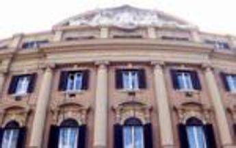 Fitch: bad bank più vicina, maggiori benefici per piccoli istituti Fitch: bad bank più vicina, maggiori benefici per piccoli istituti