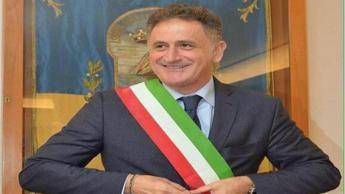 Tangenti, manette al sindaco Pd di Ischia. C'è il nome di D'Alema. Lui replica: nessun illecito Tangenti, manette al sindaco Pd di Ischia. C'è il nome di D'Alema. Lui replica: nessun illecito