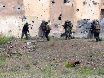 Massacro dell'Is a Palmira: 400 persone uccise, la maggior parte sono donne e bambini Massacro dell'Is a Palmira: 400 persone uccise, la maggior parte sono donne e bambini