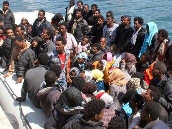 Migranti in arrivo sulle coste italiane, oltre 1000 gli sbarchi attesi Migranti in arrivo sulle coste italiane, oltre 1000 gli sbarchi attesi