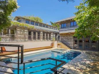 Maxi incasso per Spielberg, vende la villa di Malibu per 35 mln di dollari Maxi incasso per Spielberg, vende la villa di Malibu per 35 mln di dollari