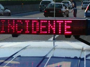 Schianto tra camion e moto: un morto a Gera Lario Schianto tra camion e moto: un morto a Gera Lario