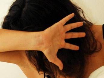 Roma, picchiava la moglie e abusava delle figlie minori di lei: 37enne arrestato Roma, picchiava la moglie e abusava delle figlie minori di lei: 37enne arrestato