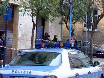 Torino, sgombero palazzo occupato: in 4 sul tetto Torino, sgombero palazzo occupato: in 4 sul tetto