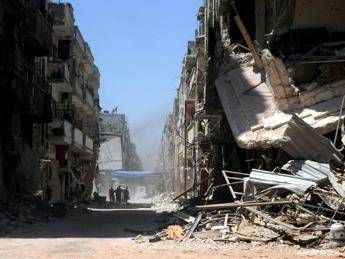 Siria, barile bomba contro una chiesa: uccisi 7 bambini Siria, barile bomba contro una chiesa: uccisi 7 bambini