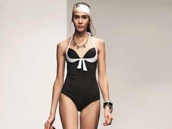 black fever per i costumi da bagno di tendenza il nero