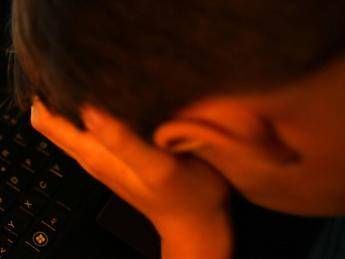 Anni di violenze e umiliazioni su ragazzino disabile, denunciati due compagni Anni di violenze e umiliazioni su ragazzino disabile, denunciati due compagni