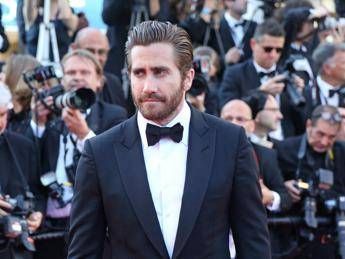 Jake Gyllenhaal e Johnny Depp aprono la parata di star al Lido per Venezia 72 Jake Gyllenhaal e Johnny Depp aprono la parata di star al Lido per Venezia 72