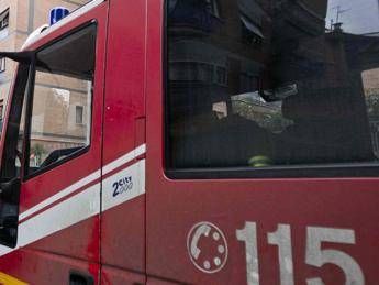 Roma, incendio nel centro di accoglienza di viale Castrense Roma, incendio nel centro di accoglienza di viale Castrense