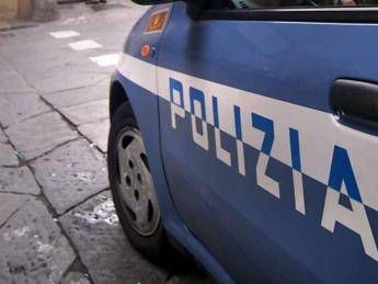Bologna, in corso sgombero palazzo occupato in via Fioravanti Bologna, in corso sgombero palazzo occupato in via Fioravanti