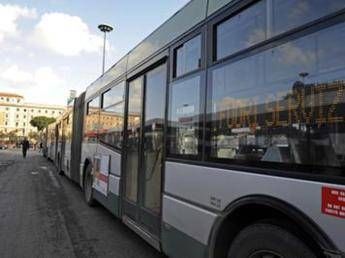 Roma, strattonato e picchiato autista Atac linea 544 Roma, strattonato e picchiato autista Atac linea 544