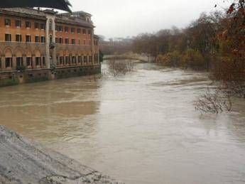 Roma, cadavere trovato nel Tevere a Ponte Marconi Roma, cadavere trovato nel Tevere a Ponte Marconi