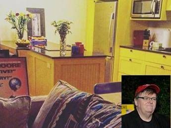 Michael Moore su Fb: Offro la mia casa a rifugiati siriani Michael Moore su Fb: Offro la mia casa a rifugiati siriani