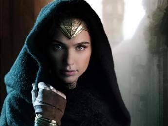 Al via le riprese di Wonder Woman, la prima immagine postata su Twitter Al via le riprese di Wonder Woman, la prima immagine postata su Twitter