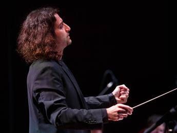 Gabriele Ciampi dirige le sue composizione al Dal Verme di Milano Gabriele Ciampi dirige le sue composizione al Dal Verme di Milano