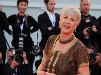 Ottavia Piccolo: Festeggio sul palco 55 anni di carriera Ottavia Piccolo: Festeggio sul palco 55 anni di carriera