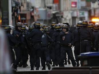 Rilasciate sette delle otto persone arrestate a Saint Denis
