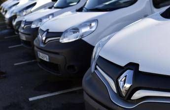 Renault richiamerà 15.000 auto per verifiche su emissioni Renault richiamerà 15.000 auto per verifiche su emissioni